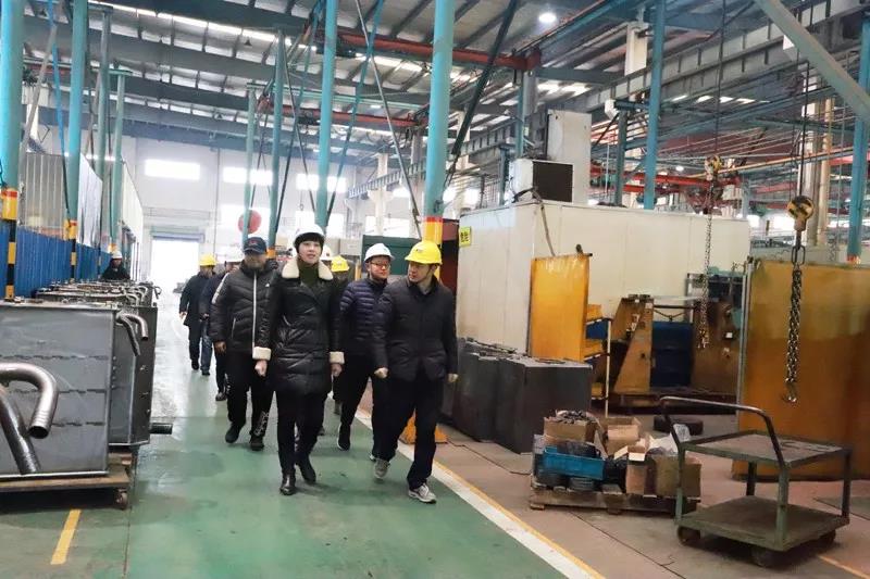 利港街道、机械装备产业园领导视察江阴液压年后复工生产